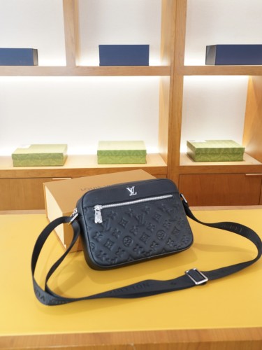 【限定】 ルイヴィトン コピー 2026SS メンズ ショルダーバッグ
