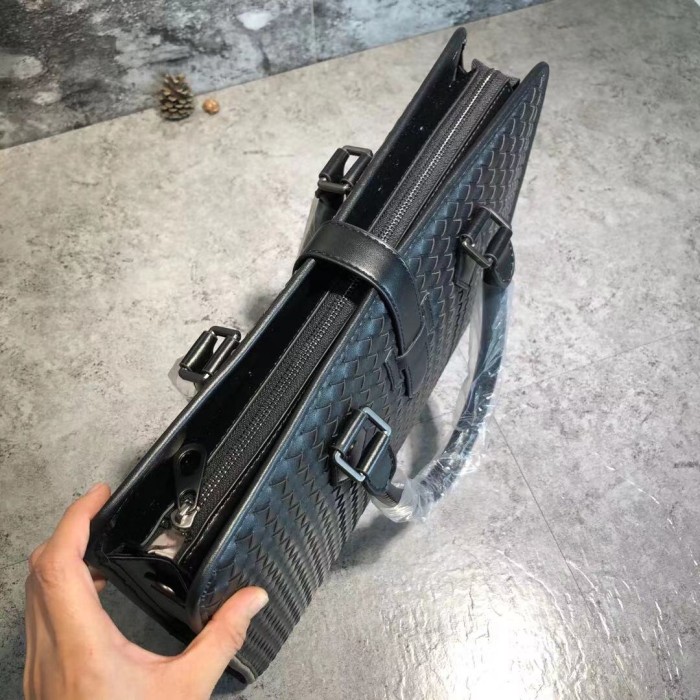 【限定】ボッテガヴェネタ スーパーコピー 2026SSメンズ ショルダーバッグ