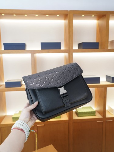 超奇跡の入荷☆ ルイヴィトン 激安偽物 メンズ ショルダーバッグ