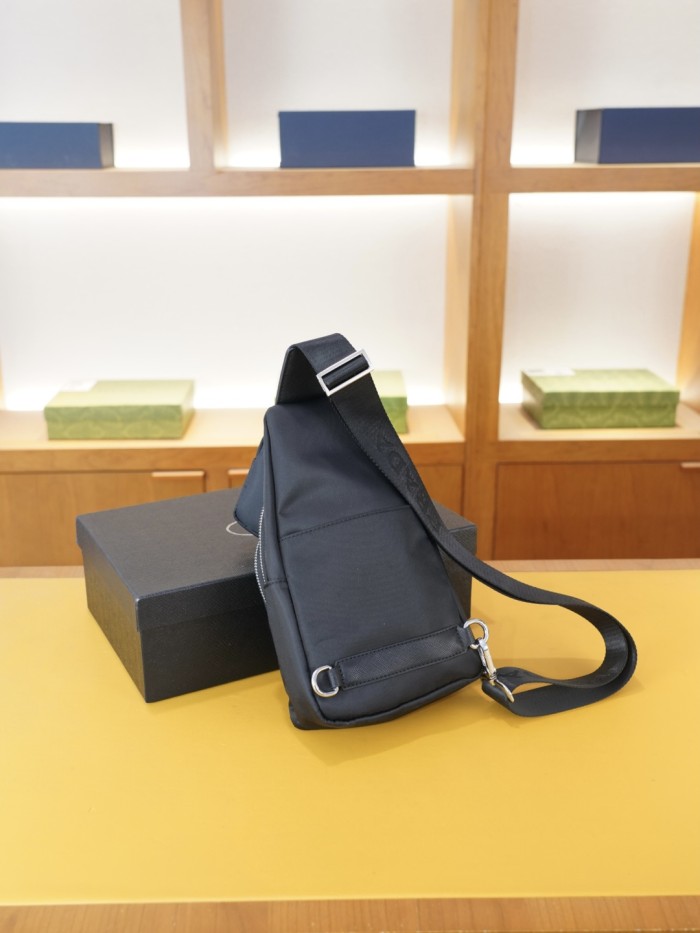 超奇跡の入荷☆ プラダ コピー 2026SSメンズ チェストバッグ