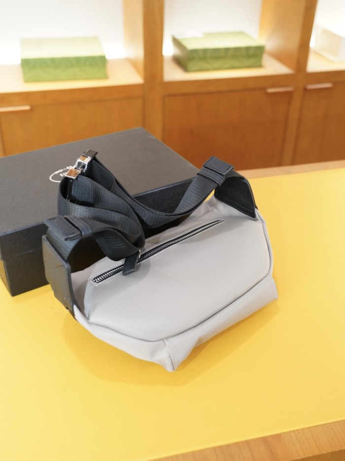 【話題商品！】プラダ 偽物通販 2026SSメンズ チェストバッグ