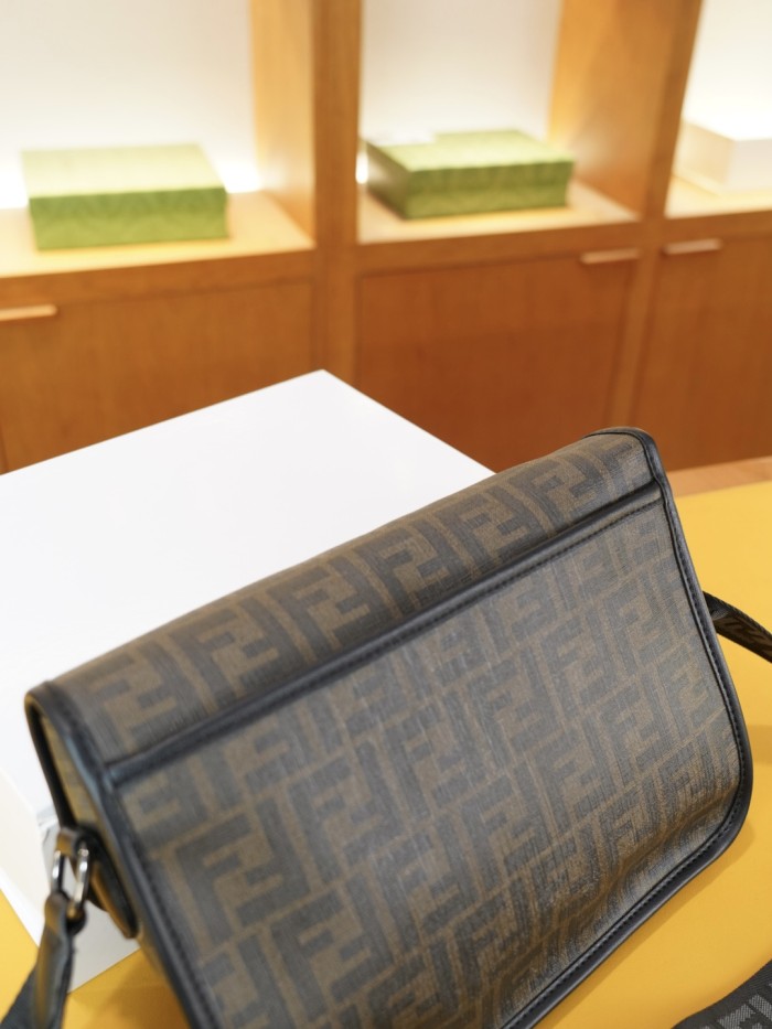 日本未入荷 フェンディ スーパーコピー 2026SSメンズ ショルダーバッグ