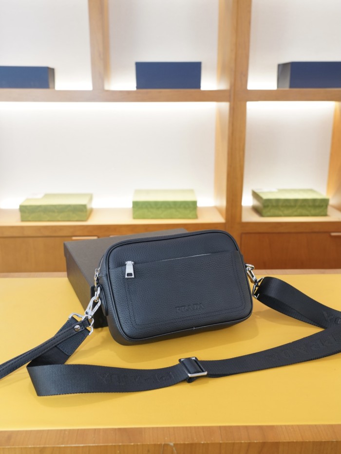 日本未入荷 プラダ 激安通販 2026SSメンズ ショルダーバッグ