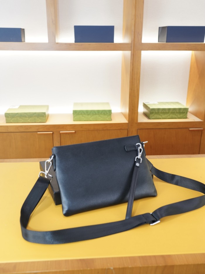 日本未入荷 プラダ コピー 2026SSメンズ ショルダーバッグ