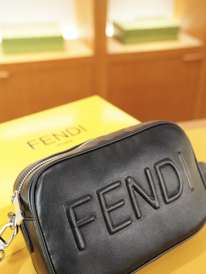 ★超人気 フェンディ コピーおすすめ 2026SSメンズ ショルダーバッグ