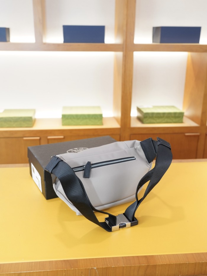 【話題商品！】プラダ 偽物通販 2026SSメンズ チェストバッグ