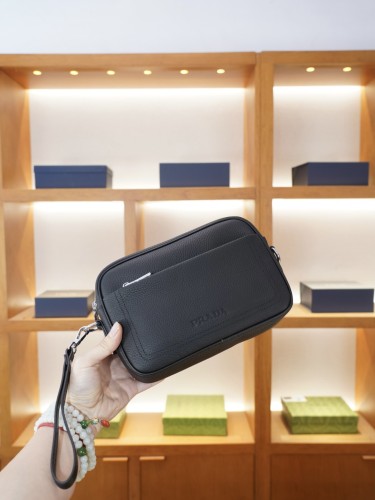 日本未入荷 プラダ 激安通販 2026SSメンズ ショルダーバッグ