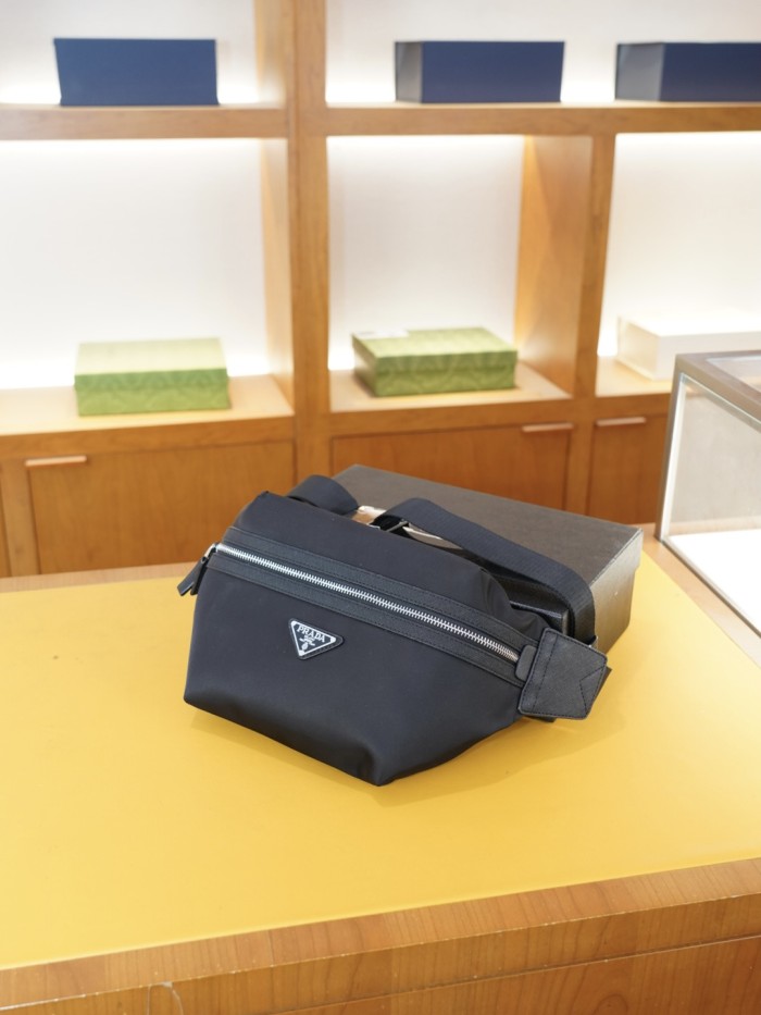 日本未入荷 プラダ コピーおすすめ 2026SSメンズ チェストバッグ