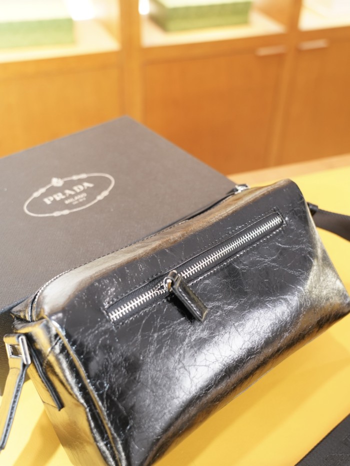 超奇跡の入荷☆ プラダ コピーおすすめ 2026SSメンズ ショルダーバッグ