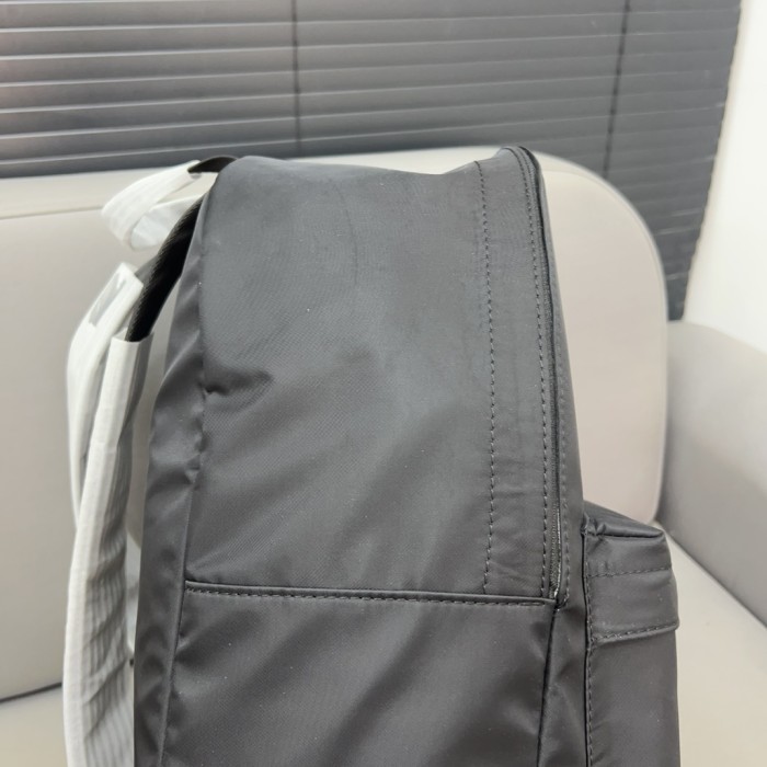 超奇跡の入荷☆ プラダ 偽物通販 2026SSメンズ リュックバック