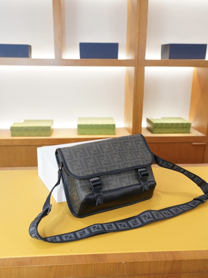 日本未入荷 フェンディ スーパーコピー 2026SSメンズ ショルダーバッグ