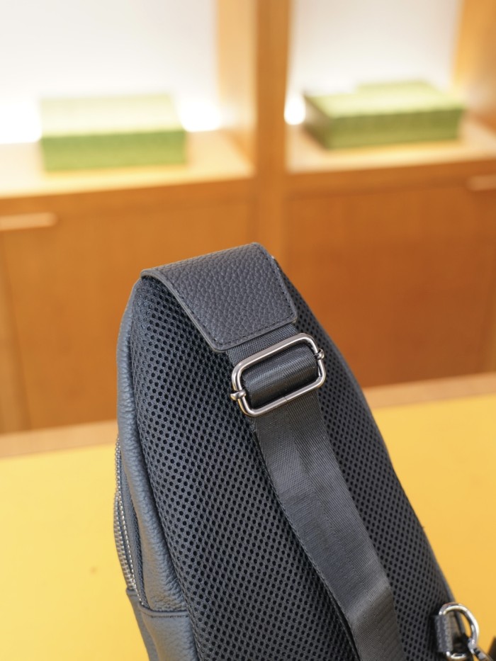 【限定】フェンディ n級品 2026SSメンズ チェストバッグ
