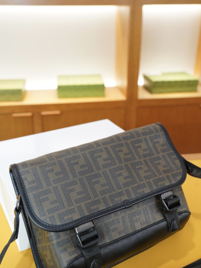 日本未入荷 フェンディ スーパーコピー 2026SSメンズ ショルダーバッグ