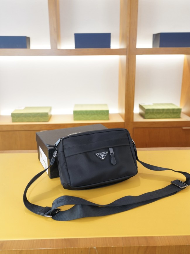 累積売上総額第１位！プラダ 激安通販 2026SSメンズ ショルダーバッグ