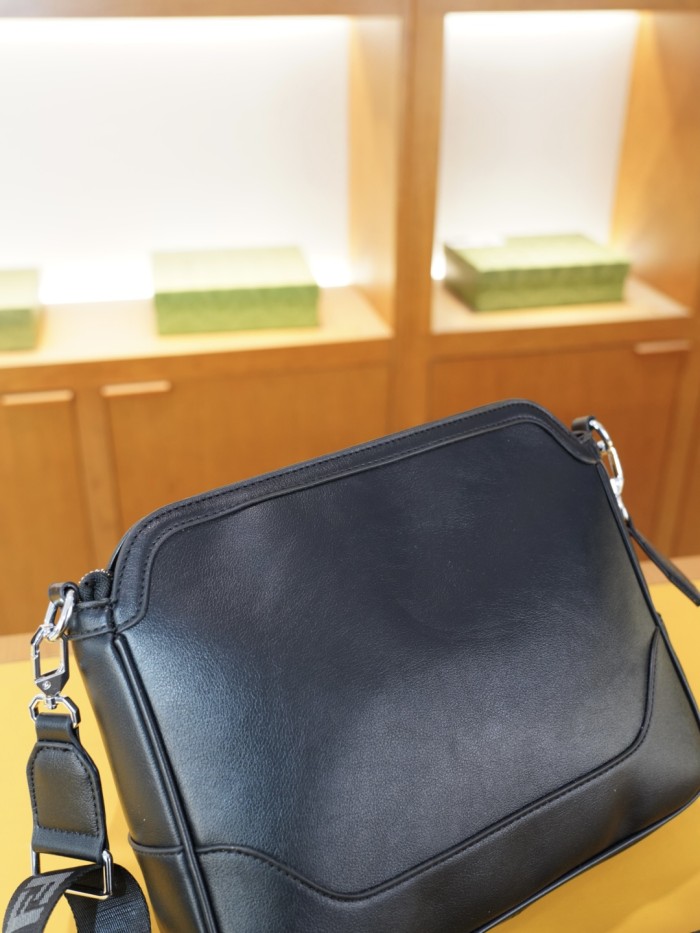 一目惚れ♪ フェンディ コピー 2026SSメンズ ショルダーバッグ