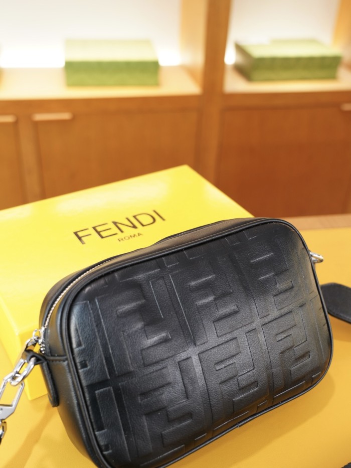 超話題! フェンディ n級品 2026SSメンズ ショルダーバッグ