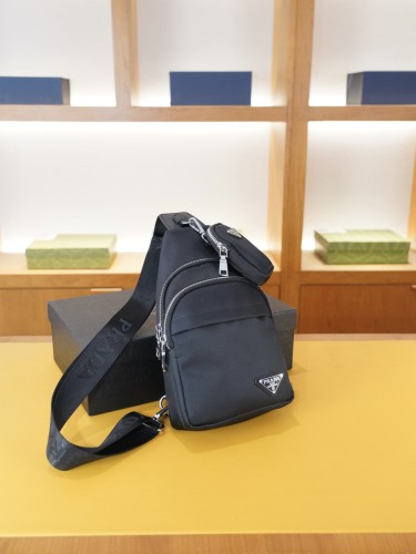 超奇跡の入荷☆ プラダ コピー 2026SSメンズ チェストバッグ