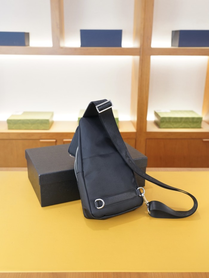 累積売上総額第１位！ プラダ n級品 2026SSメンズ チェストバッグ
