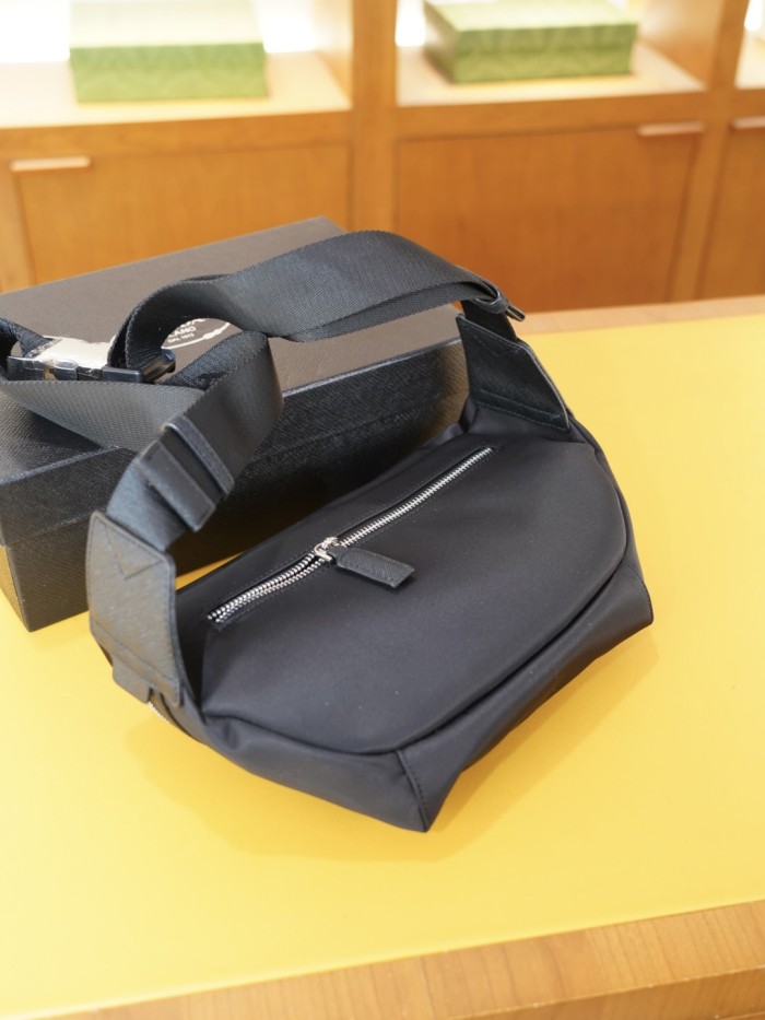 日本未入荷 プラダ コピーおすすめ 2026SSメンズ チェストバッグ
