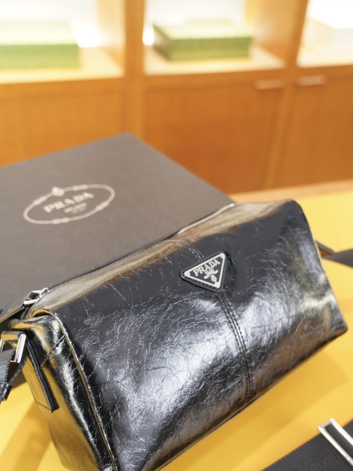 超奇跡の入荷☆ プラダ コピーおすすめ 2026SSメンズ ショルダーバッグ