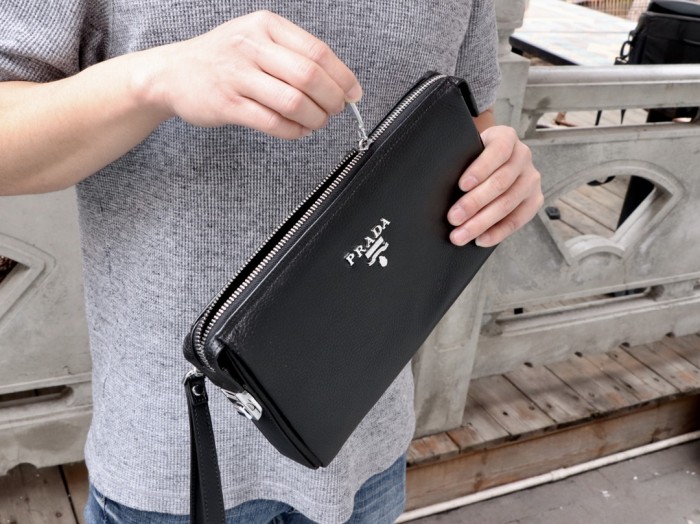 日本未入荷 プラダ n級品 2026SSメンズ ハンドバック