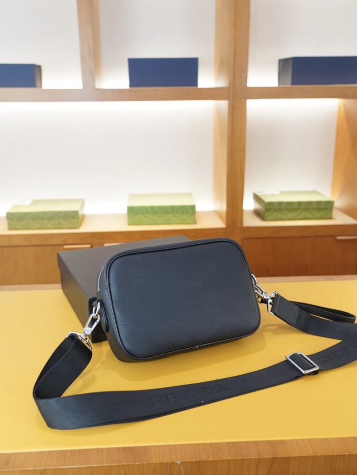 日本未入荷 プラダ 激安通販 2026SSメンズ ショルダーバッグ