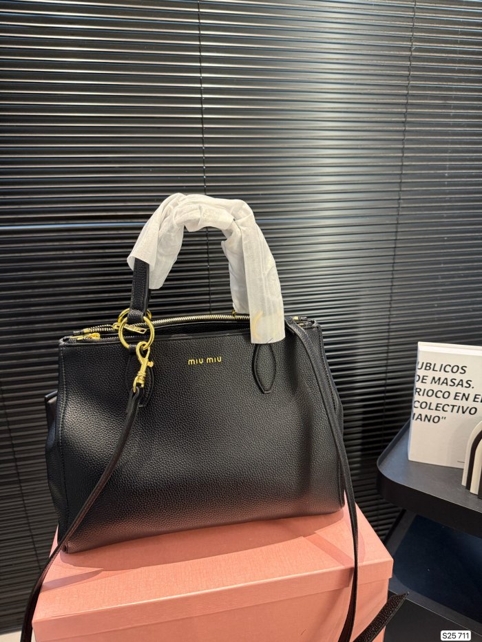【限定】MCMエムシーエム 激安偽物 2026SS レディース ショルダーバック