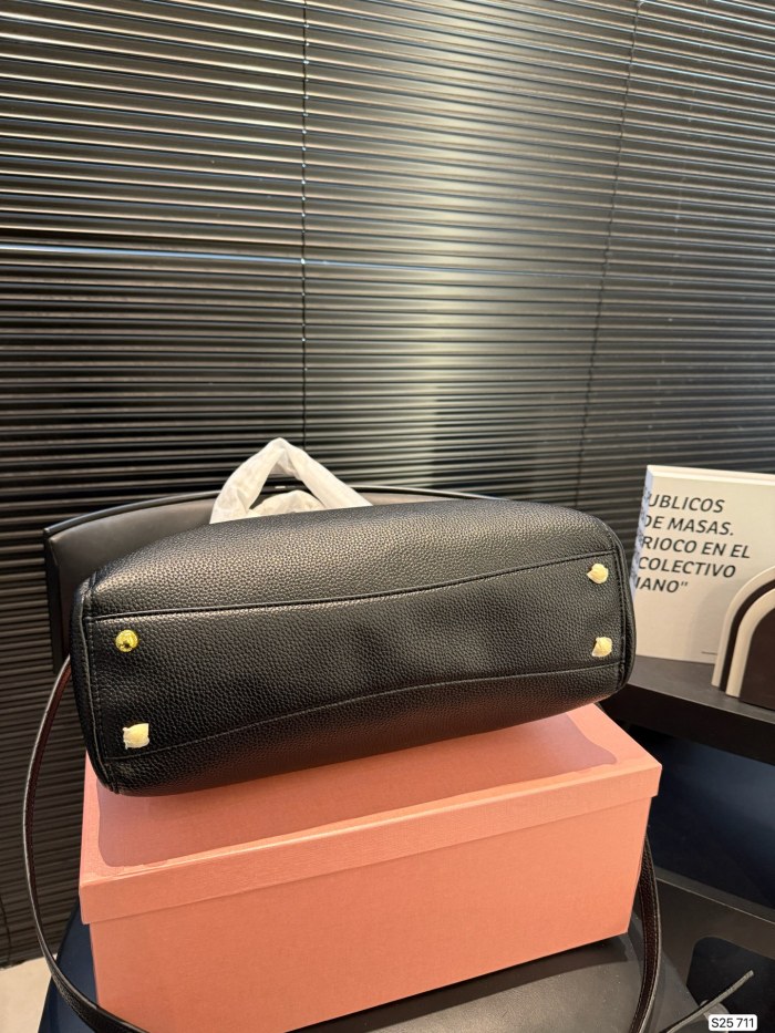 【限定】MCMエムシーエム 激安偽物 2026SS レディース ショルダーバック