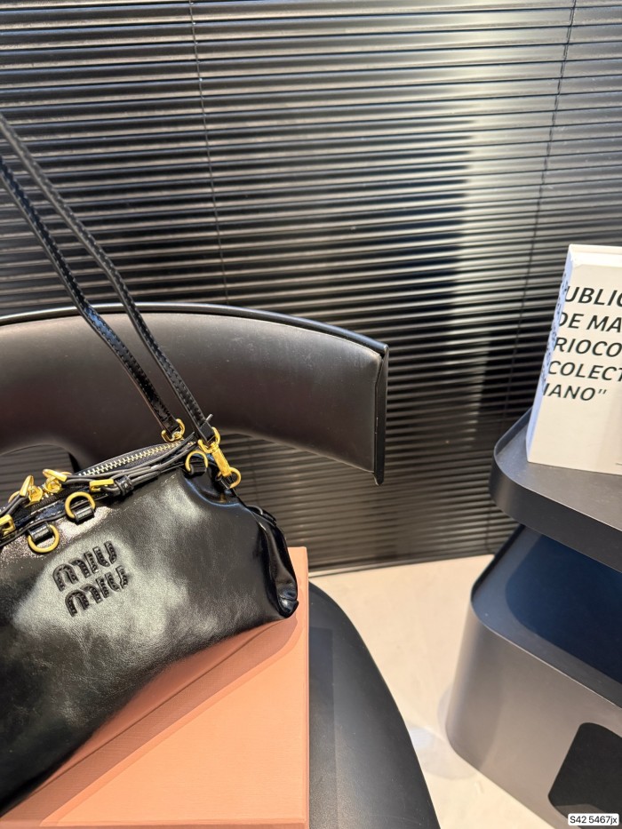【話題商品！】 MCMエムシーエム コピーおすすめ 2026SS レディースショルダーバック