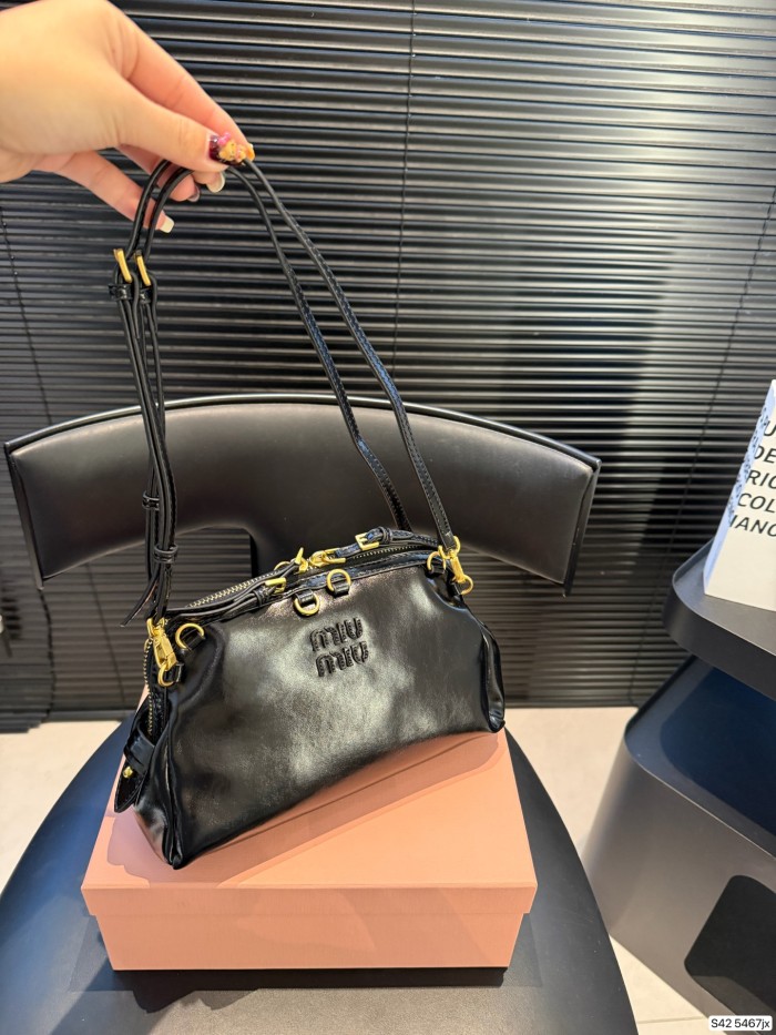 【話題商品！】 MCMエムシーエム コピーおすすめ 2026SS レディースショルダーバック