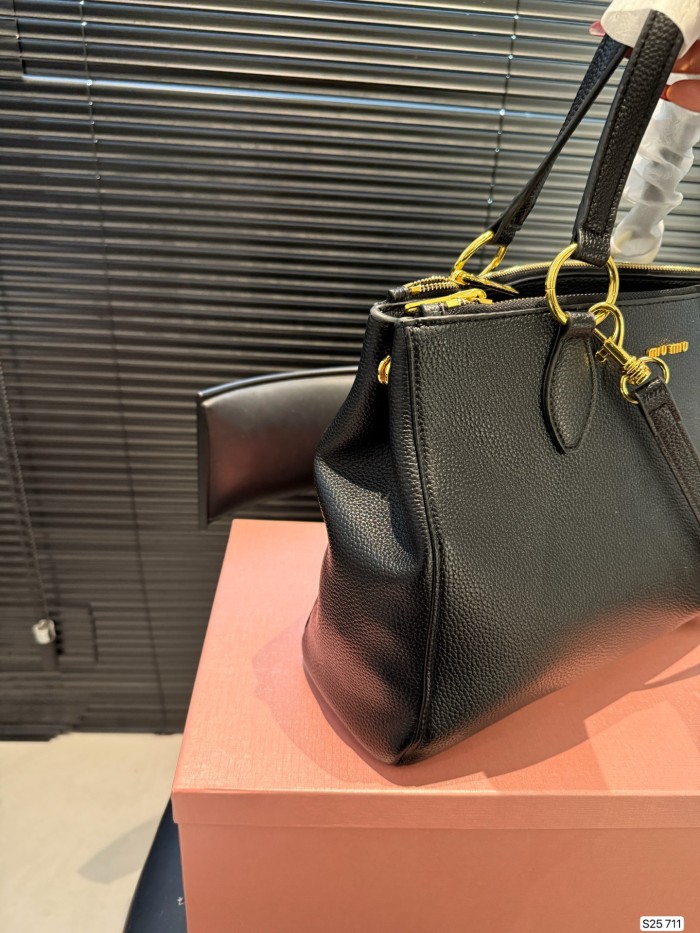 【限定】MCMエムシーエム 激安偽物 2026SS レディース ショルダーバック