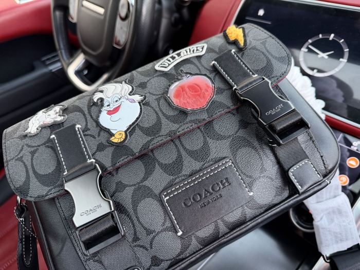 日本未入荷 コーチ 激安偽物 2026SS メンズ ショルダーバッグ