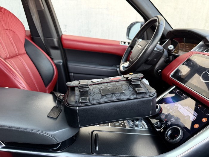 日本未入荷 コーチ 激安偽物 2026SS メンズ ショルダーバッグ