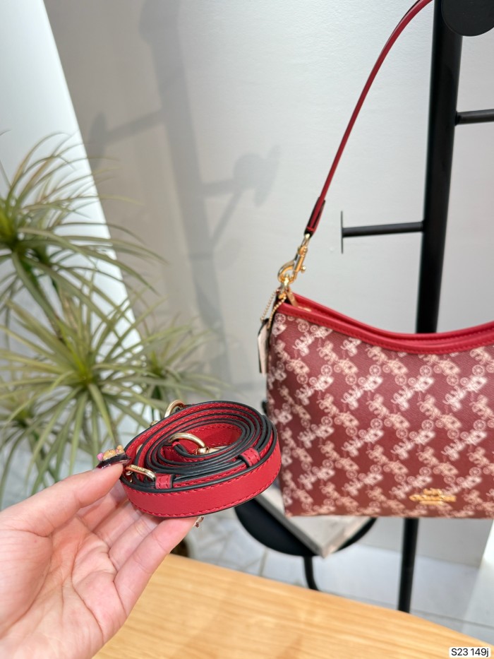 一目惚れ♪ コーチ n級品 2026SS レディース ショルダーバッグ