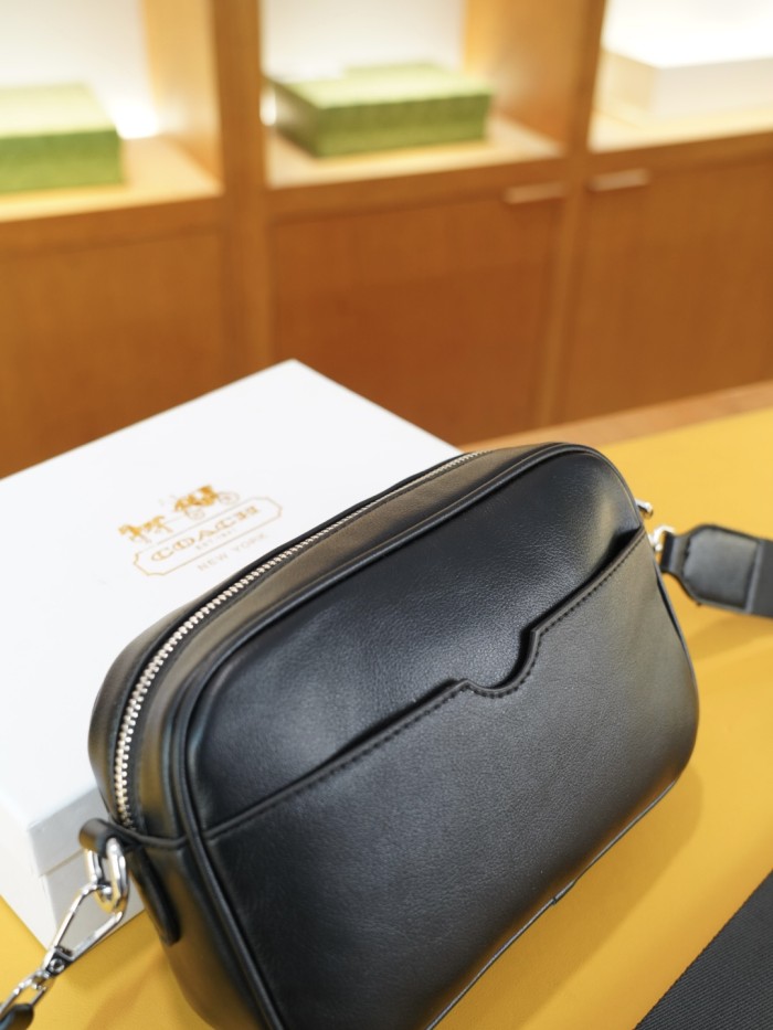 追跡付 コーチ 偽物通販 2026SS メンズ ショルダーバッグ
