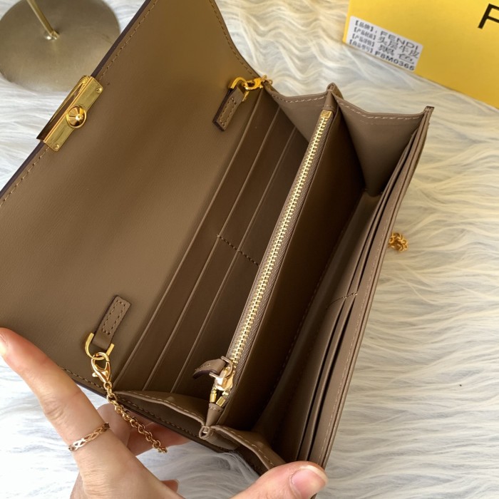 使い勝手良し フェンディ スーパーコピー 2026SS  長財布