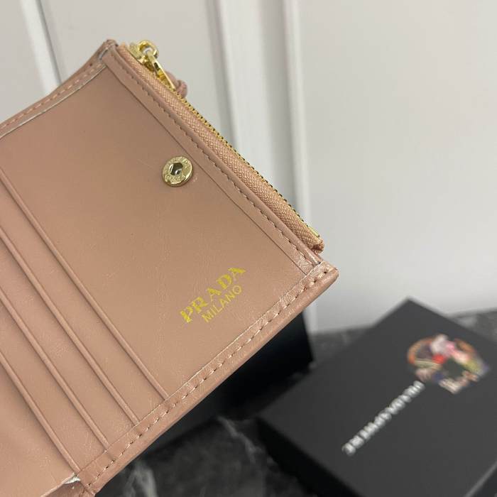 【話題商品！】プラダ n級品 2026SS 短財布