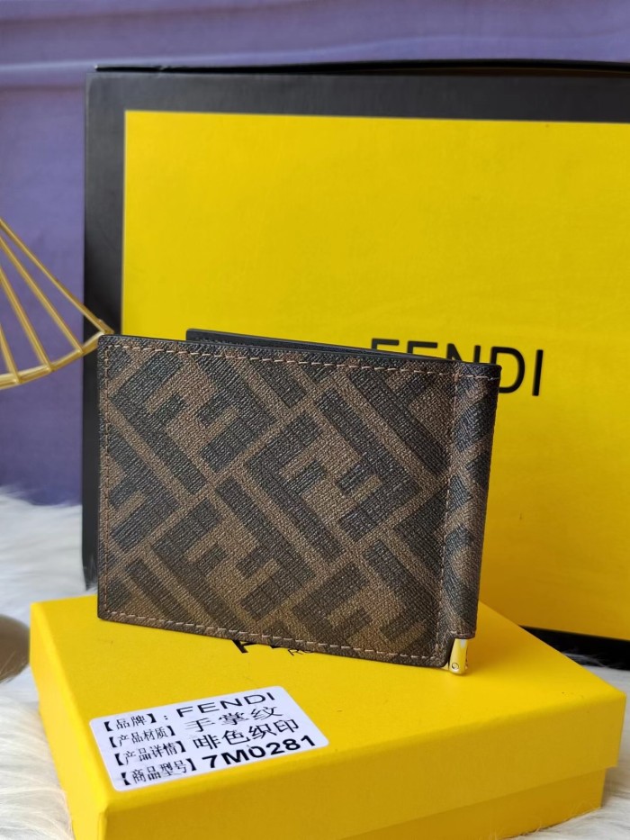 入手困難 フェンディ激安偽物 2026SS 短財布