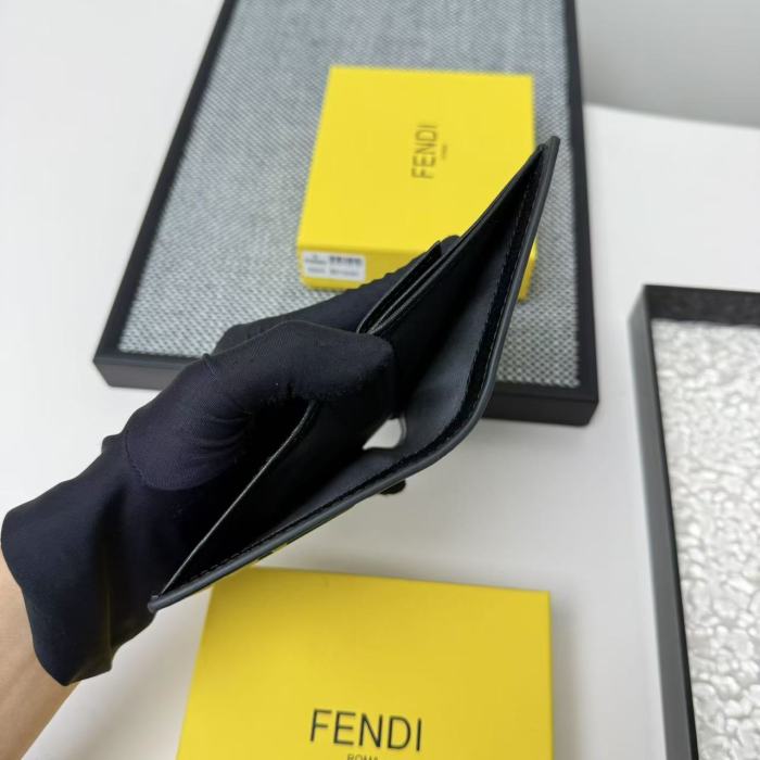 【話題商品！】フェンディ 激安通販 2026SS 短財布