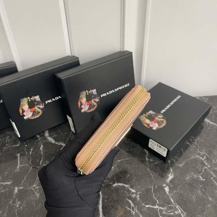 稀少 プラダ 激安通販 2026SS 短財布