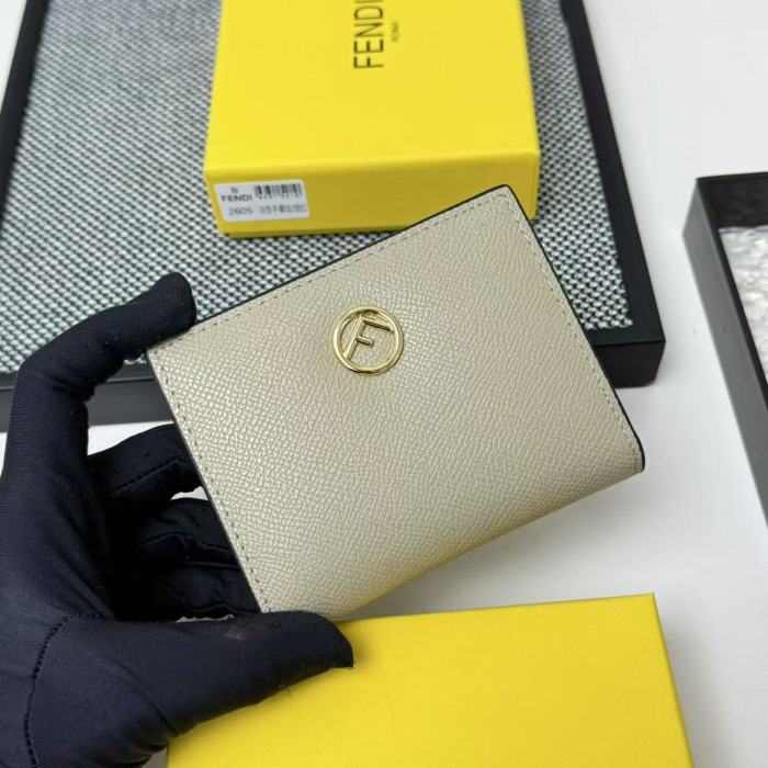 日本未入荷 フェンディ 偽物通販 2026SS 短財布