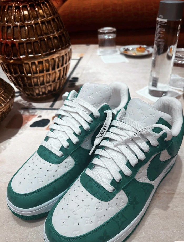 ★超人気 ルイヴィトン コピーおすすめ 2026SS x OFF-WHITE x Nike メンズ ハイエンド カジュアル スニーカー