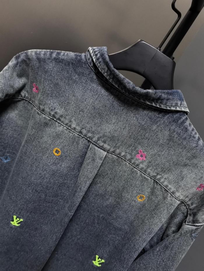 稀少 ルイヴィトン 偽物通販 2026SSクラシック刺繍ロゴ レトロヴィンテージ風ジャケット