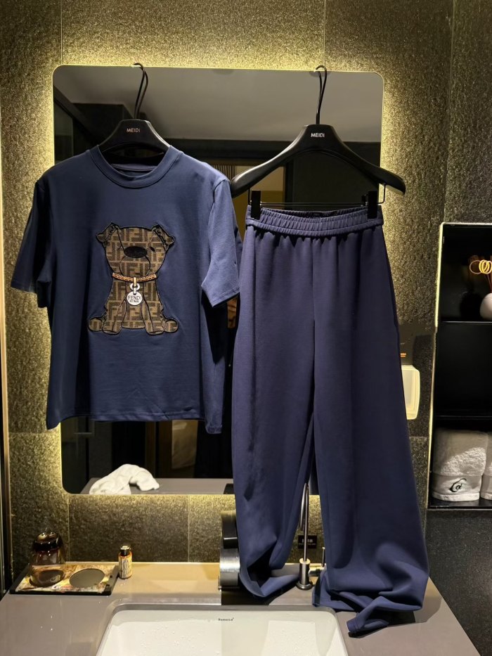 【話題商品！】 フェンディ 偽物通販 の2026SS重工業シートベアー刺繍T➕ワイドパンツスーツ