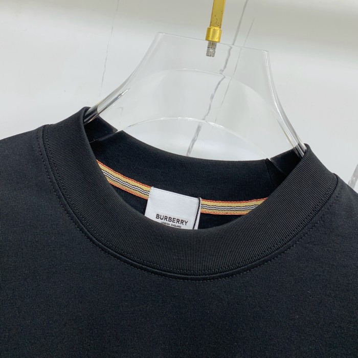 日本未入荷 バーバリー 激安偽物 の2026SS丸首長袖タイツ長袖Tシャツ