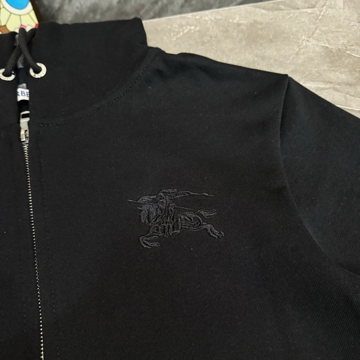 超奇跡の入荷☆ バーバリー 偽物通販 の2026SS格子帽刺繍スモールスタンダード戦馬連帽コート2色