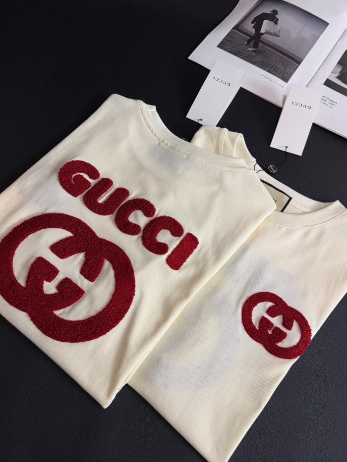 入手困難 グッチ n級品 の2026SSタオル刺繍ダブルリングシリーズ半袖Tシャツ