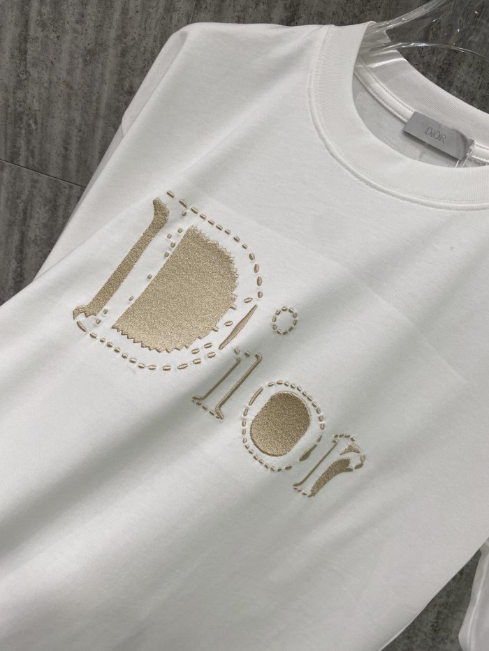 日本未入荷 ディオール コピー の2026SS前後のデザインロゴ刺繍半袖 Ｔシャツ