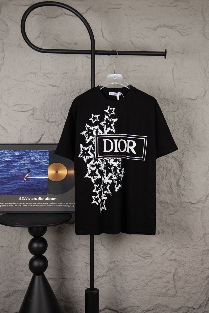 【話題商品！】ディオール スーパーコピー の2026SSアルファベット星プリント半袖クルーネックTシャツ