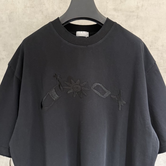 使い勝手良し ディオール 偽物通販 の2026SSに布を貼って刺繍する半袖Tシャツ